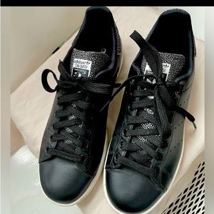 WOMENS STAN SMITHS